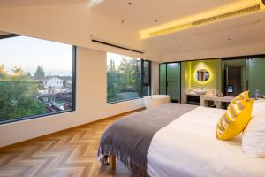 Suzhou Zhouzhuang Slowlife River View lnn客房内的一张或多张床位