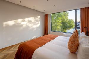 Suzhou Zhouzhuang Slowlife River View lnn客房内的一张或多张床位