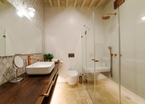 Koupelna v ubytování Napoleon suites
