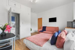a living room with a couch and a table at Zee homes W6 in London