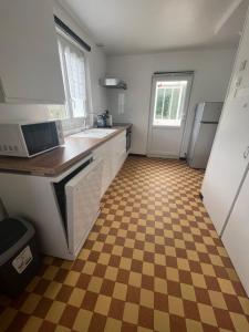 Kuchyň nebo kuchyňský kout v ubytování Comme à la maison