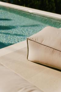 Basen w obiekcie LAN-GO SIVOTA Luxury Living lub w pobliżu