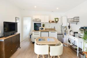 Dapur atau dapur kecil di Zen Cottage - Maison pour 2 avec piscine partagée +6 gambar