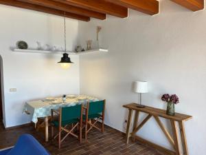 Φωτογραφία από το άλμπουμ του ES CASTELL 2 5 by SOM Menorca σε Fornells