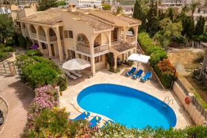 Bazén v ubytování Casa MURTONS by Mallorca Villa Selection nebo v jeho okolí