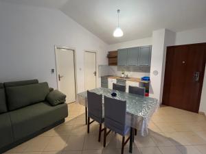 Kuchyňa alebo kuchynka v ubytovaní Apartments Mais Tisno
