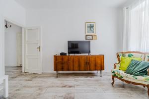Televízia a/alebo spoločenská miestnosť v ubytovaní ShortStayPoland Mostowa (B66)