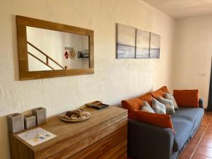 Posezení v ubytování ATALAIA 11 by SOM Menorca + 26 fotografií