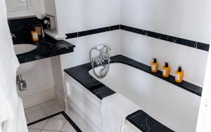 a bathroom with a bath tub and a sink at Les Vergers de Saint Paul in Saint Paul de Vence