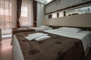Postel nebo postele na pokoji v ubytování Behram Hotel