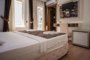 Postel nebo postele na pokoji v ubytování Behram Hotel