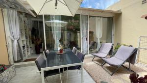 Posezení v ubytování La Cabane en bord de mer Cavalaire sur mer