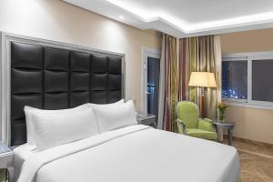 Hilton Alexandria Corniche Hotel客房内的一张或多张床位