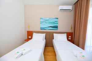 Postel nebo postele na pokoji v ubytování Mezzanine Bay