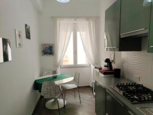 Kuchyň nebo kuchyňský kout v ubytování Maison Lumière