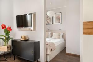 Posteľ alebo postele v izbe v ubytovaní Rodzinne Studio z Parkingiem Sky Tower Centrum by Noclegi Renters