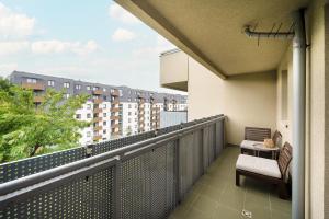Balkón alebo terasa v ubytovaní Rodzinne Studio z Parkingiem Sky Tower Centrum by Noclegi Renters