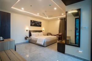 Katil atau katil-katil dalam bilik di Mastiff Select Medha Plaza Deoghar +95 gambar