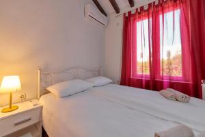 Ένα ή περισσότερα κρεβάτια σε δωμάτιο στο Villa Špadići 80m from the beach +41 φωτογραφίες