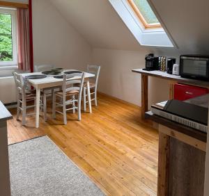 Kuchyň nebo kuchyňský kout v ubytování Ferienwohnung, nahe dem Faaker See