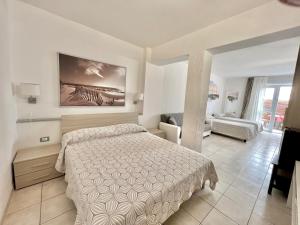 Postel nebo postele na pokoji v ubytování All'Etrusconia Hotel Castagneto Carducci