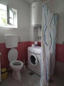 Koupelna v ubytování Apartmani Pause