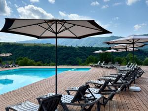 Bazén v ubytování Kolochava Eco Resort nebo v jeho okolí