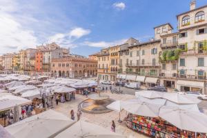 Nespecifikovaný výhled na destinaci Verona nebo výhled na město při pohledu z penzionu