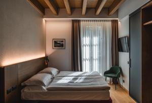Postel nebo postele na pokoji v ubytování Wine Hotel Ristorante San Carlo - Boutique Hotel & SPA