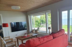 TV a/nebo společenská místnost v ubytování Villa Kolmården