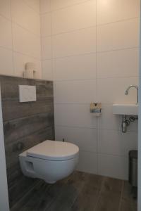 a bathroom with a white toilet and a sink at Minicamping In de Bocht in Grijpskerke +44 photos