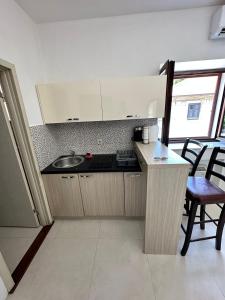 Filip Deluxe Rooms的厨房或小厨房