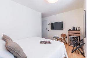 TV a/nebo společenská místnost v ubytování Granada Suites by Olala Homes