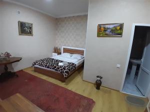 Postel nebo postele na pokoji v ubytování Akhaltsikhe hotel “Sunny House”