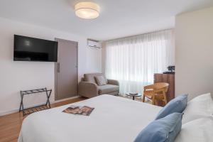 TV a/nebo společenská místnost v ubytování Granada Suites by Olala Homes