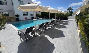A piscina localizada em Julipapas Gardens ou nos arredores