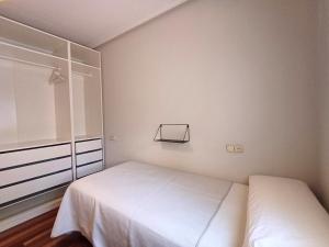 Łóżko lub łóżka w pokoju w obiekcie 4J - Ourense Centro con parking