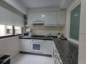 Kuchnia lub aneks kuchenny w obiekcie 4J - Ourense Centro con parking