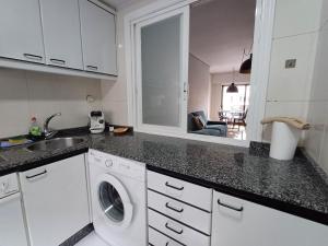 Kuchnia lub aneks kuchenny w obiekcie 4J - Ourense Centro con parking