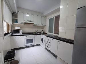Kuchnia lub aneks kuchenny w obiekcie 4J - Ourense Centro con parking