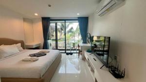 Pixel - Studio Cape Panwa Ocean Front Partial Seaview客房内的一张或多张床位