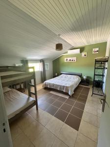 Postel nebo postele na pokoji v ubytování Quinta de Areias