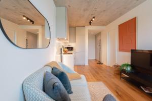 Η κουζίνα ή μικρή κουζίνα στο Host Wise - Seaside Bright Flat w Balcony