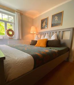a bedroom with a large bed in a room at Familienfreundliches Landhaus "Karin" mit Pool in Struppen