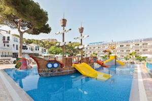 Bazén v ubytování Hotel Best Cap Salou nebo v jeho okolí