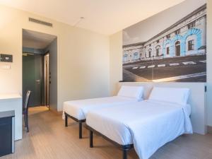Postel nebo postele na pokoji v ubytování B&B HOTEL Mantova