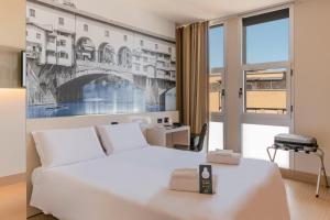 A bed or beds in a room at B&B Hotel Firenze City Center