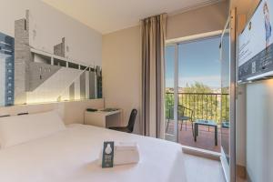A bed or beds in a room at B&B Hotel Firenze City Center