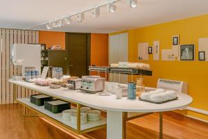 A kitchen or kitchenette at B&B Hotel Firenze City Center