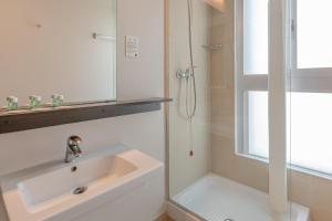 A bathroom at B&B Hotel Firenze City Center